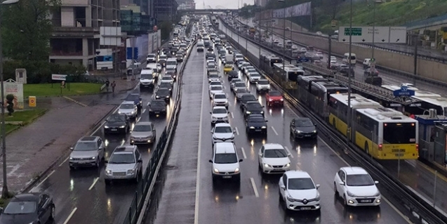 İstanbul'da trafik yoğunluğu virüs öncesine geri döndü