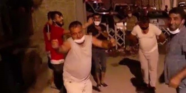 Karantinanın bitişini oynayarak kutladılar