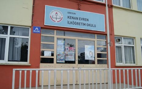 Adı okuldan silindi