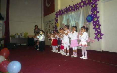 Anaokulu öğrencileri diploma sevinci yaşadı