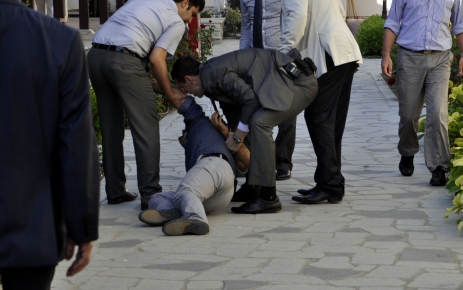 Bakan Bayraktar’a ‘kentsel dönüşüm’ protestosu