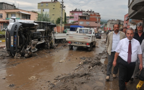 Başkan Demirtaş selzedelerin acılarını paylaştı