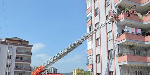 Bombayla kapı açmaya çalışan öğretmen öldü!