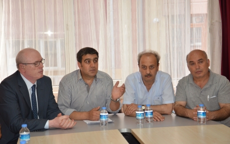 CHP'lilerden KCK soruşturmasından aranan Eğitim Sen'e destek ziyareti