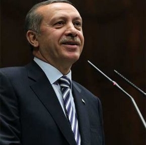 “Devlet tiyatro sahnesinden çekiliyor“
