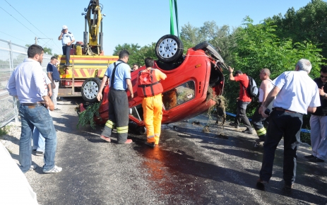 Edirne’de otomobil nehre uçtu: 2 kişi öldü