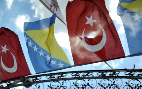 Katledilen 8 bin 372 Boşnak için ayakkabılı telin ve anma