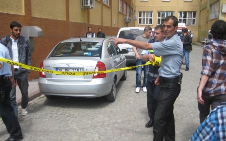Kavgayı ayıran polisin tabancasını gasp eden şahıs dehşet saçtı