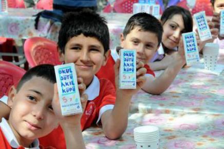 Özel okullar da süt ve tablet istiyor
