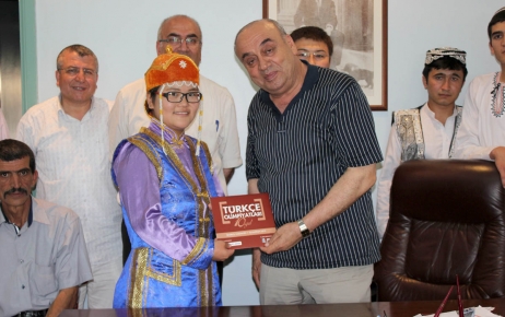 Yusuf Kırkpınar, olimpiyat öğrencilerine yemek verdi