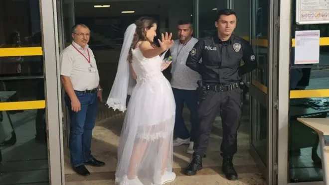 Kpss'ye gelinlikle girdi