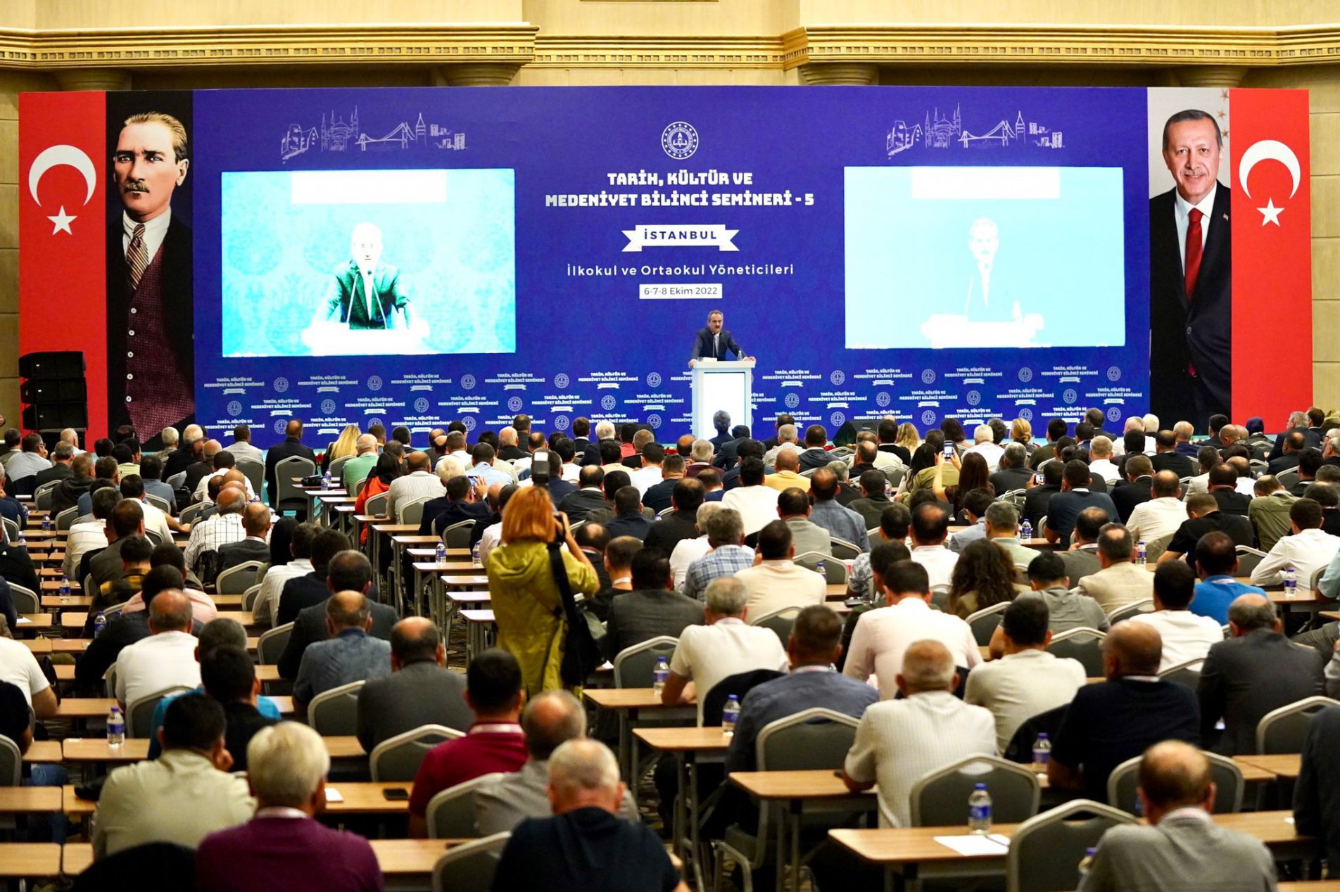 Bakan Özer: Manipülasyonlara rağmen kendilerine güvendikleri için öğretmenlere teşekkür etti.
